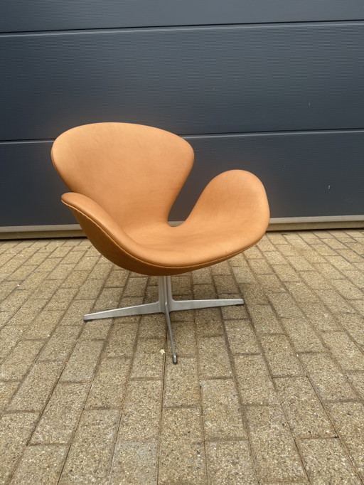 Exklusiver früher Fritz Hansen Schwanensessel (05-67) in Vintage-Cognac-Kamelleder, neuwertiger Zustand!!