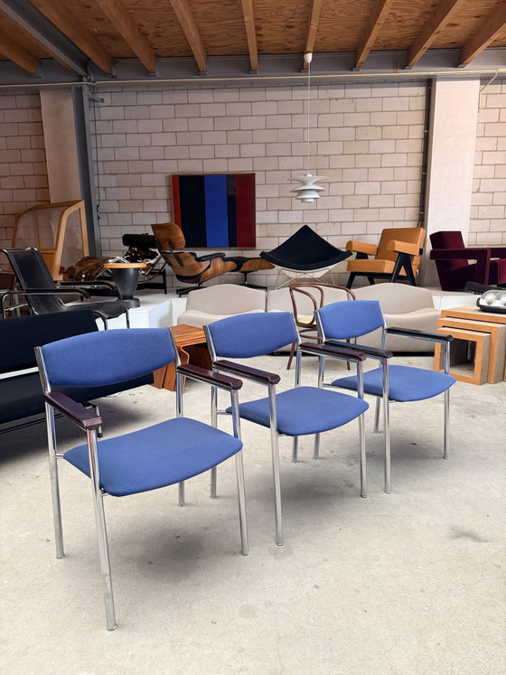 Vintage model 60 chair, Gijs van der Sluis (stock: 3), Armchairs, Textile, Wood, Blue (photo 2 of 15)