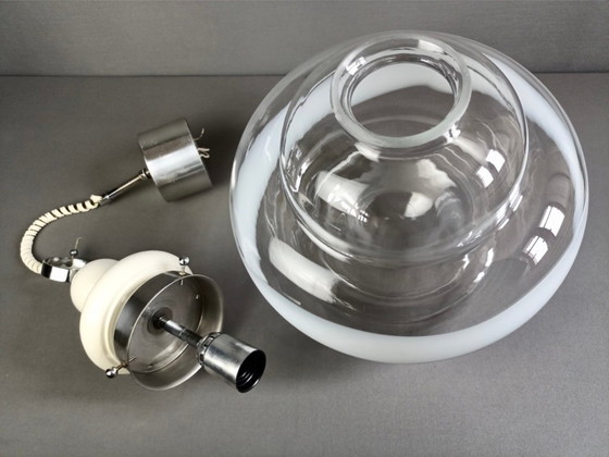 Image 1 of Lampada a sospensione italiana Space Age degli anni '60 in vetro di Murano e montatura cromata.