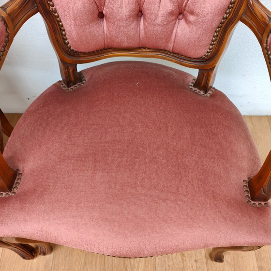 Image 1 of Ensemble de deux chaises et fauteuils vintage français Louis XV en bois et velours