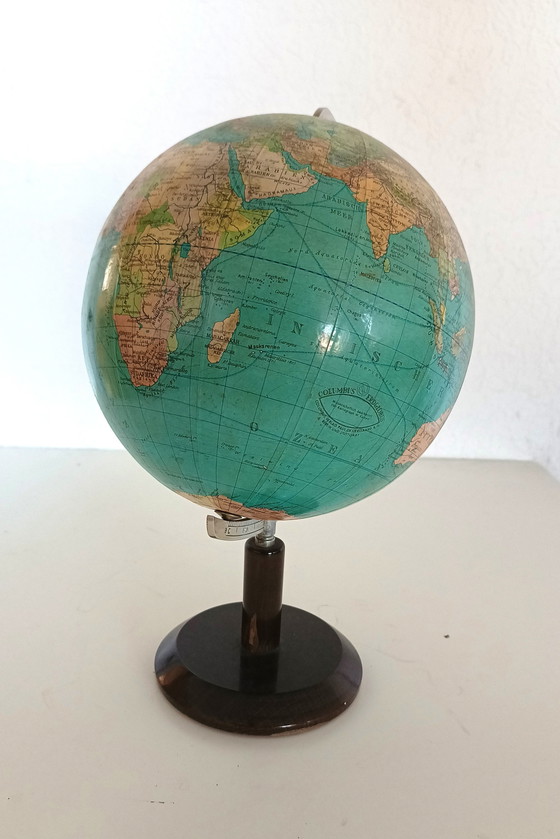 Image 1 of Globe terrestre sur socle en bois années 50