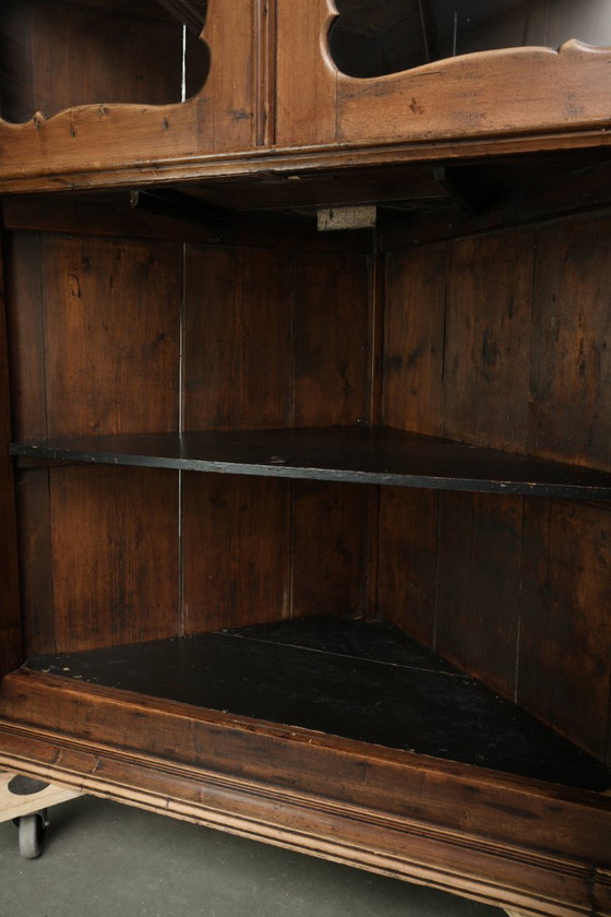 Belle armoire d'angle hollandaise pratique en vieux pin avec de beaux détails et une très belle patine (photo 12 of 12)