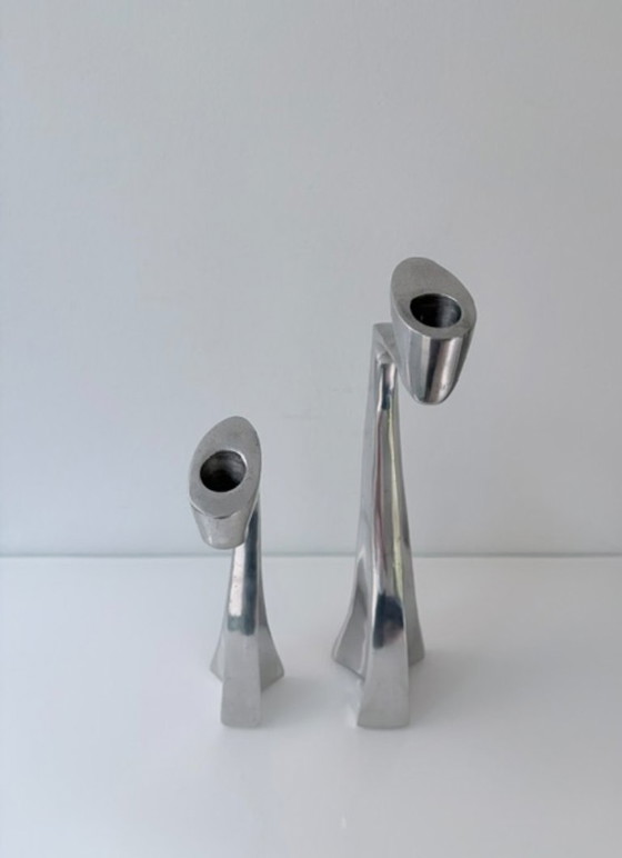 Portacandele Swan iconici di Matthew Hilton per SCP – Aluminium (photo 20 of 24)