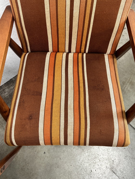 Image 1 of Deux fauteuils vintage en bois avec tissu rayé, 1970