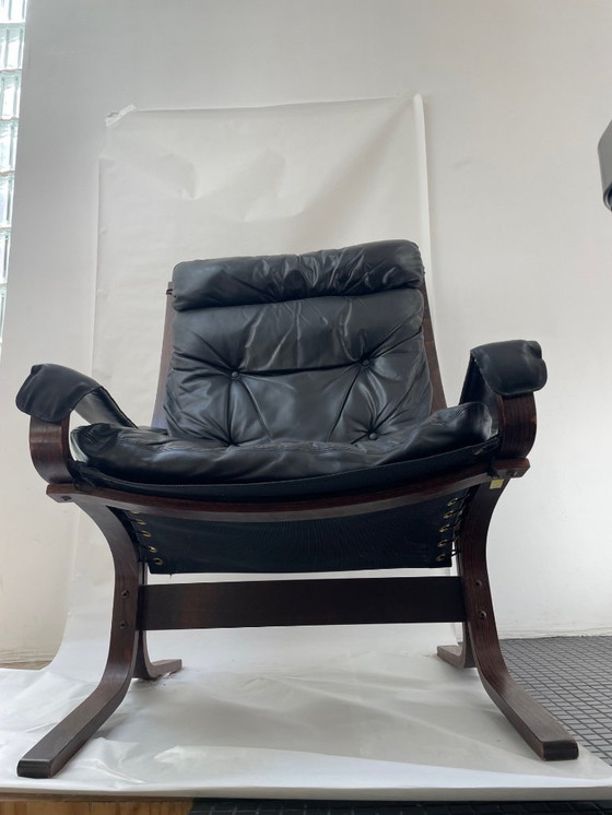 Image 1 of Siesta armchair and footrest in black leather and mahogany wood