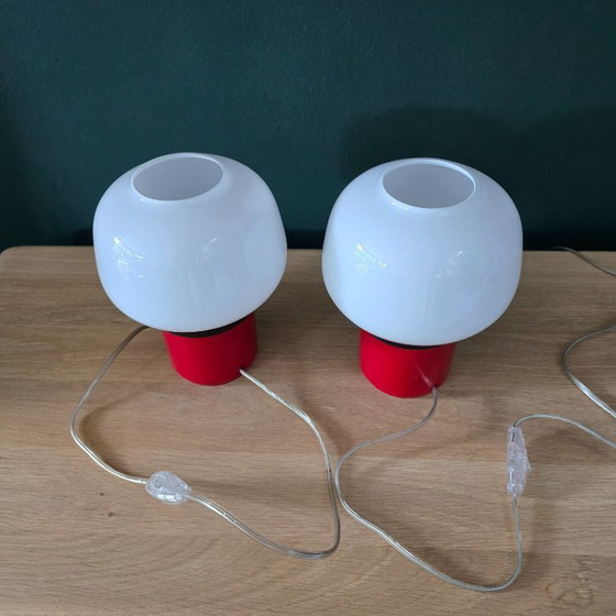 Image 1 of Set di due lampade da tavolo Foscarini Doll - plastica rossa e vetro bianco. Design italiano.