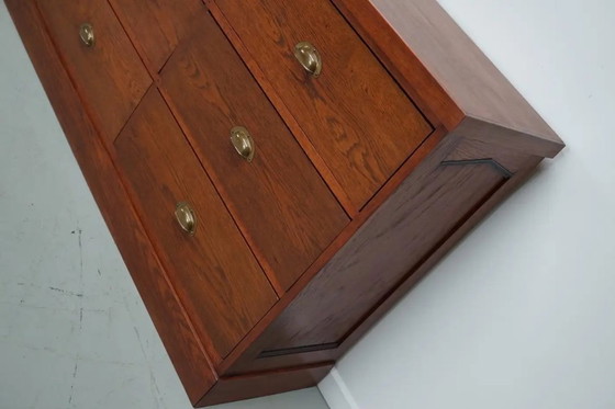 Image 1 of Großer, antiker Art-Deco-Ladenschrank/Sideboard aus niederländischer Eiche, 1930er Jahre