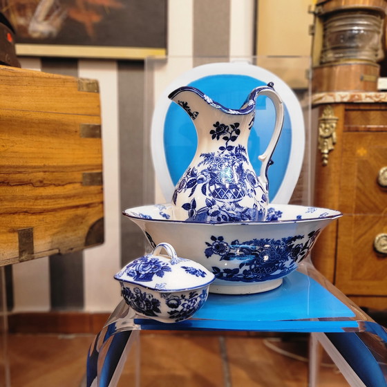 Image 1 of Juego De Baño: Aguamanil Y Jabonera “Pomeroy Blue”, Porcelana Royal Doulton, S. Xx