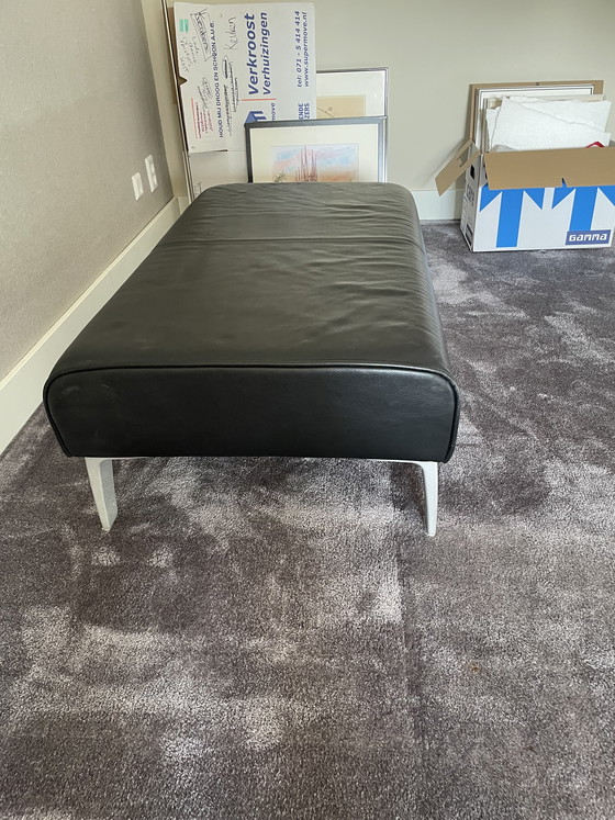 Image 1 of Canapé et pouf en cuir noir, marque Rolf Benz
