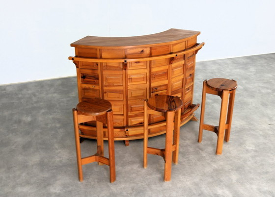 Image 1 of Brutalistische Bar | Barhocker | 70er Jahre | Kiefernholz