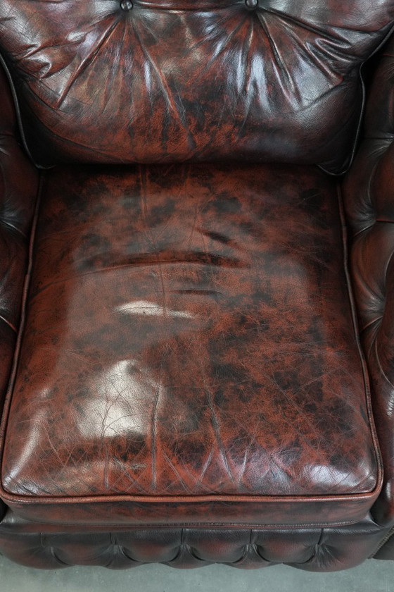 Image 1 of Poltrona Chesterfield in stile inglese in pelle di vacchetta rossa fiammata, in buone condizioni.