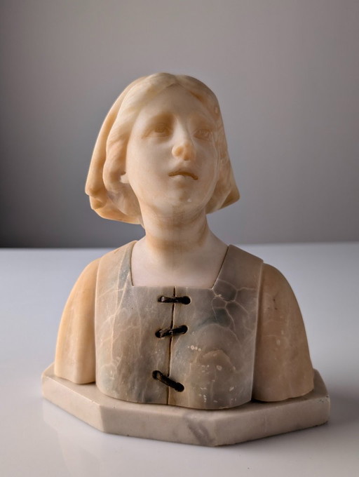 Busto de alabastro de una joven, obra de Gustave Van Vaerenbergh, Art Nouveau belga, década de 1900. (photo 2 of 13)