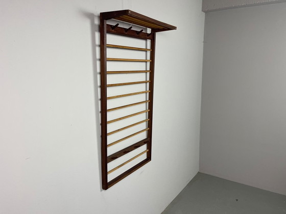 Mid-Century Modern Wandkleiderständer aus Holz mit Hutablage, Europäisches Design, 1950er–1960er. Ref. (photo 11 of 11)
