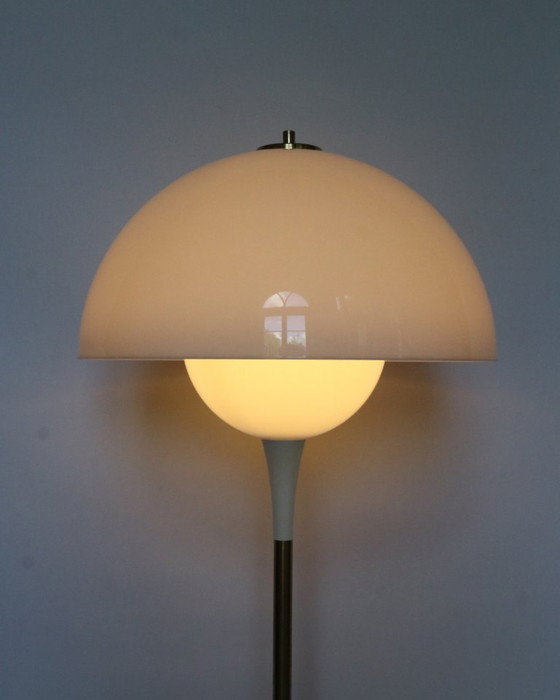 Lampadaire Vintage Space Age Bent Karlby – Plastique, Laiton (photo 4 of 12)