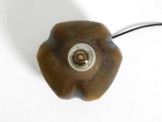 Image 1 of Bellissima lampada da tavolo in ceramica degli anni '60 con paralume in tessuto originale