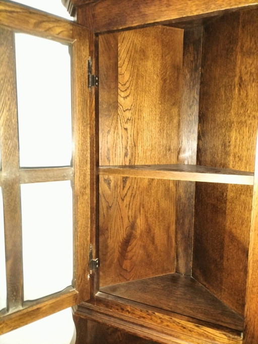 Corner cupboard
