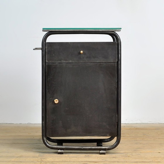 Image 1 of Set Bauhaus nachtkastjes van ijzer en glas, jaren 1920