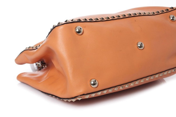 Image 1 of Sac cabas Valentino Garavani Rockstud Trapeze orange.