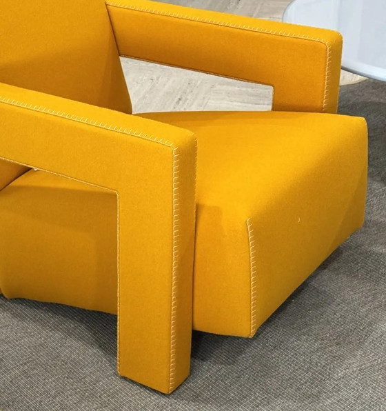 Image 1 of Sillón CASSINA 637 Utrecht (NUEVO, SIN USAR) en lana Kvdrat color amarillo azafrán