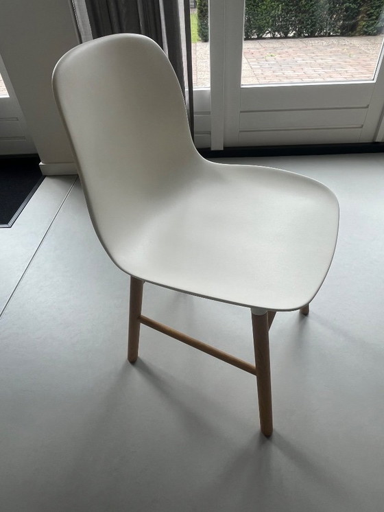Image 1 of Normann Copenhagen Form table + 5 chairs.