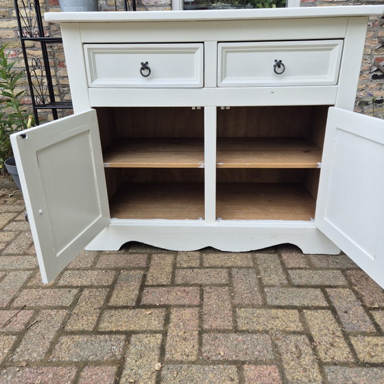 Image 1 of Landelijke witte commode kast met 2 lades en opbergruimte