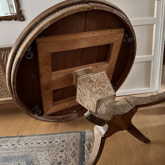 Image 1 of Mesa de comedor, siguiendo Rafael García Nicolau, madera de roble tallada, Mid-century, 70’s – España