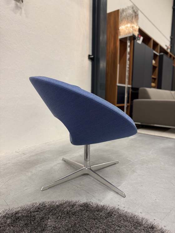 Image 1 of Sillón giratorio Varier Peel Club de tela azul