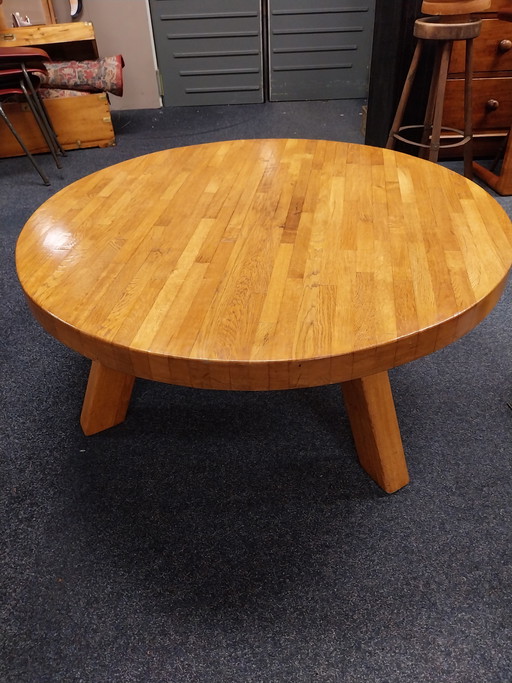 1 großer Eichen-Couchtisch im Stil von Charlotte Perriand (1970er Jahre), 115 cm Durchmesser