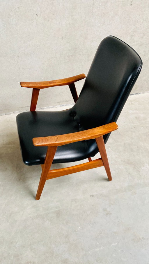 Elegante Set Van Twee Mid-Century Zwart Skai Leren Fauteuils Met Teak Houten Frame | Jaren 60