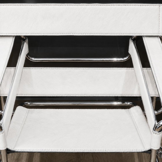 Image 1 of KNOLL Studio Set van 2 WASSILY B3 fauteuils (NIEUW) in wit bont