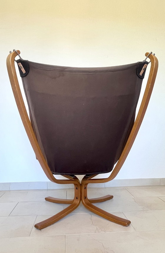 Image 1 of Vintage Falcon fauteuil (hoge rugleuning) en poef – Sigurd Resell, Vatne Møbler (jaren 70)