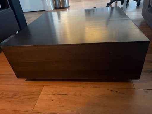 Donkerbruine salontafel van Henk Vos près de Linteloo