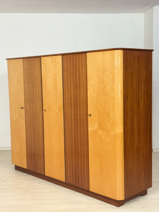 Image 1 of Bellissimo armadio / guardaroba / ripostiglio / credenza di metà secolo