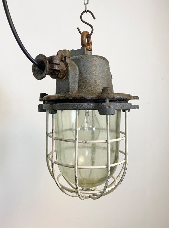 Image 1 of Suspension industrielle en fonte grise, style cage, années 1970