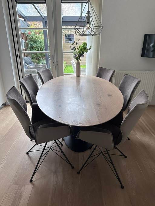 Bert Plantagie Oval dining table