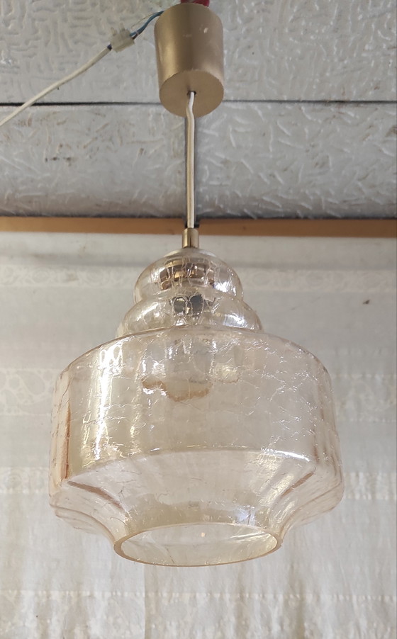 Image 1 of Suspension style scandinave en verre ambré et craquelé - années 60/70