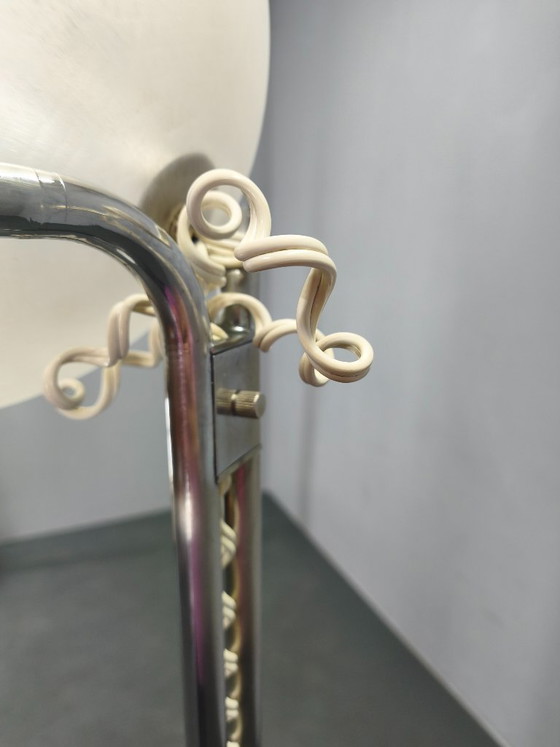 Image 1 of Lampadaire italien chromé à globe en verre, style Lenci, années 1970