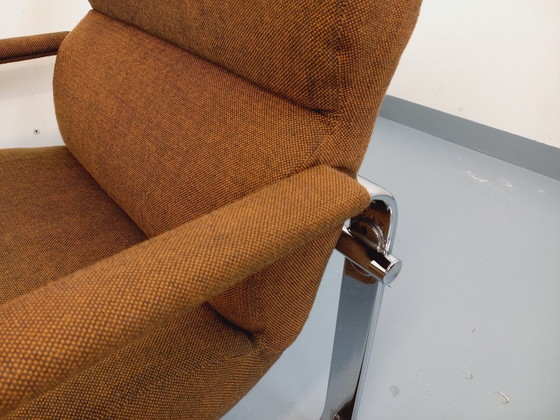 Image 1 of Een paar vintage Eero Aarnio fauteuils voor Framac, uitgevoerd in stof en chroom, uit de jaren 60 en 70.