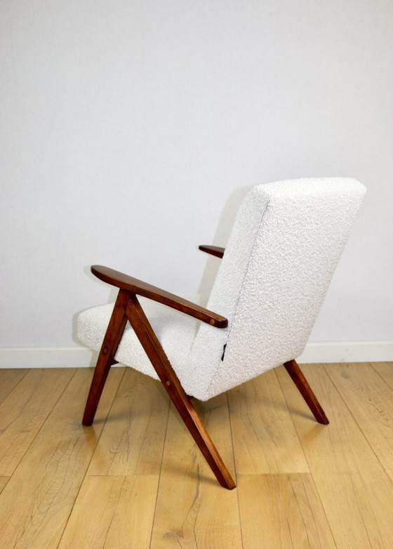 Image 1 of Vintage fauteuil B-310 VAR wit bouclé structuur jaren 70 - bruin hout