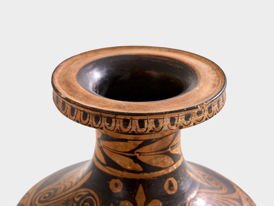 Terrakotta-Hydria, bemalt von Primato, Süditalien, ca. 330 v. Chr., Vasen, Keramik, Schwarz, Classicisme (Foto 10 von 13)
