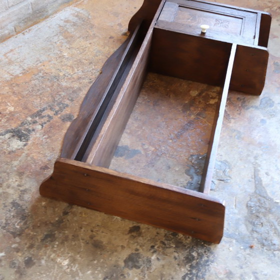 Image 1 of Armoire suspendue vintage, meuble mural en bois foncé, commode pour chambre d'enfant