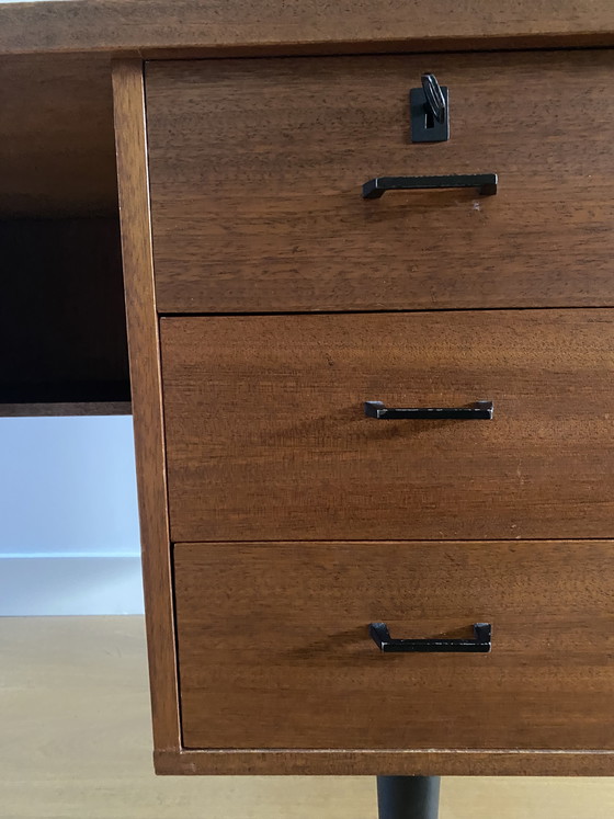 Image 1 of Escritorio antiguo de teca