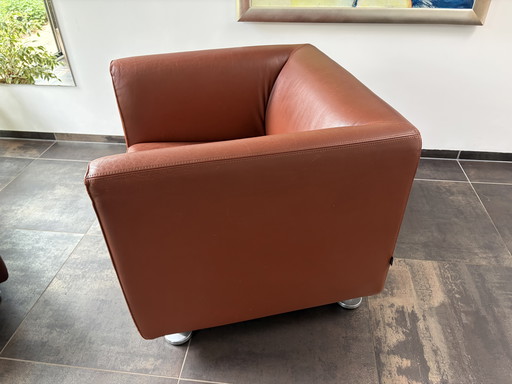Drie Gelderland 4800 stoelen en poef bekleding leer