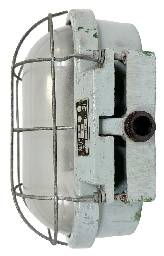 Image 1 of Applique industriale in alluminio pressofuso con vetro opalino di Elektrosvit, anni '70