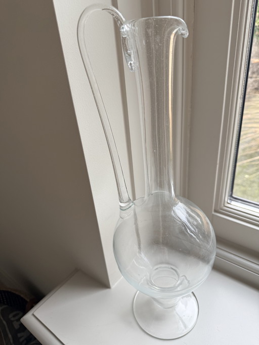 Hoge glazen karaf/vaas, klassiek model met oor