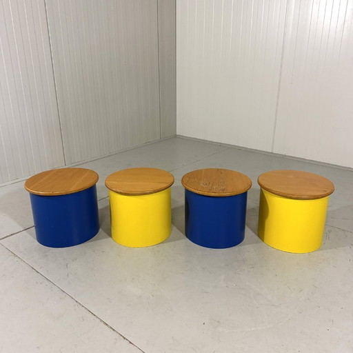 Kleurrijke bijzettafels krukjes 1980's