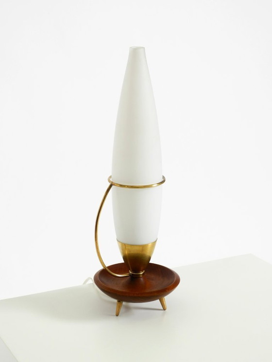 Image 1 of Large, beautiful Mid-Century Modern table lamp made of brass and teak, with a frosted glass shade | 42 cm | 16,5"