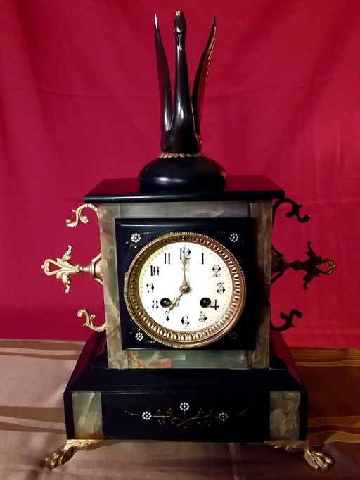 PENDULE AU CYGNE NOIR