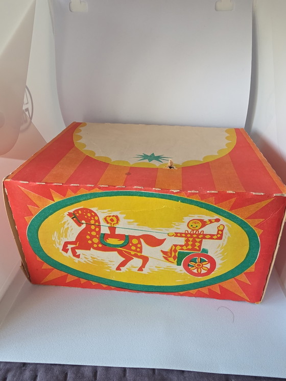 Juguete antiguo de hojalata de cuerda con forma de carruaje de caballos y payaso de la URSS, con caja - (photo 5 of 10)
