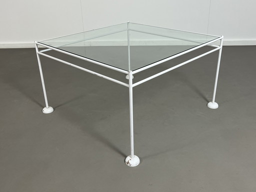 Vintage minimalistische salontafel gelakt onderstel met glazen blad